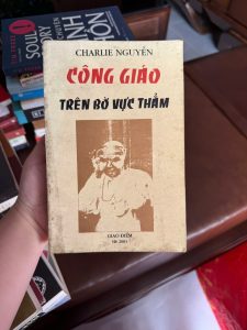 Công giáo trên bờ vực thẳm, Charlie Nguyễn, sách công giáo hiếm, sách tôn giáo Việt Nam, sách nghiên cứu tôn giáo, sách đạo công giáo
