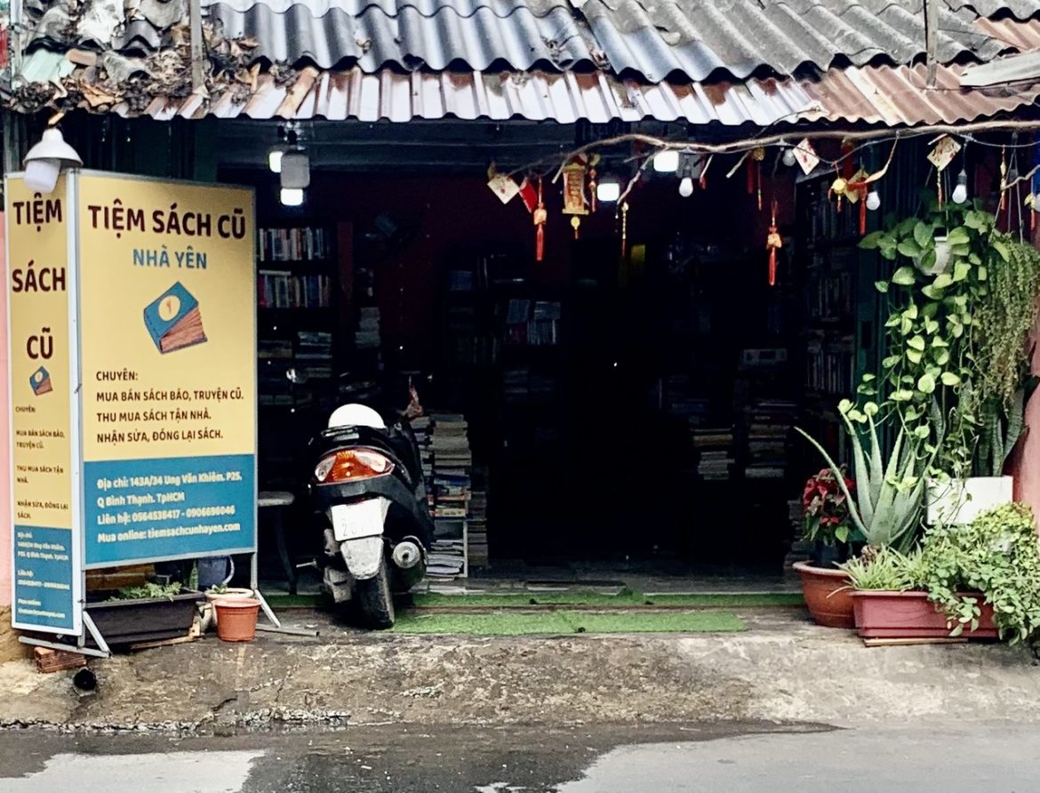 thu mua sách cũ Nhà Yên