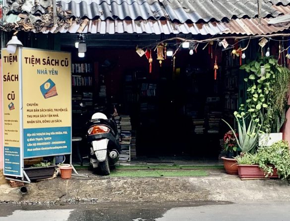 Tiệm sách cũ nhà Yên – Nhà Yên chuyên thu mua sách cũ tận nhà