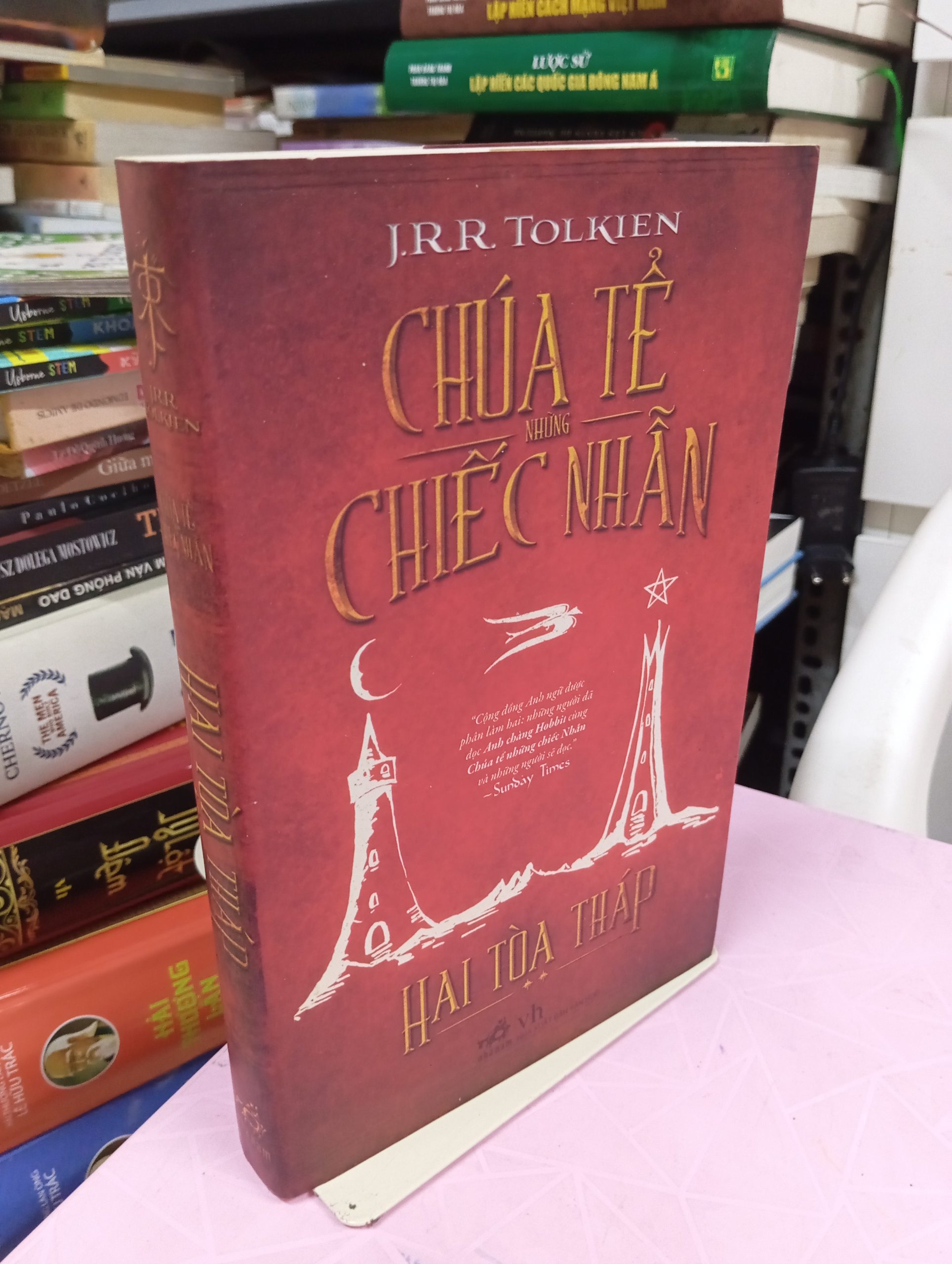 Chúa Tể Những Chiếc Nhẫn – Hai Tòa Tháp | J.R.R. Tolkien | Tiểu thuyết fantasy kinh điển Chúa Tể Những Chiếc Nhẫn – Hai Tòa Tháp | J.R.R. Tolkien | Tiểu thuyết fantasy kinh điển