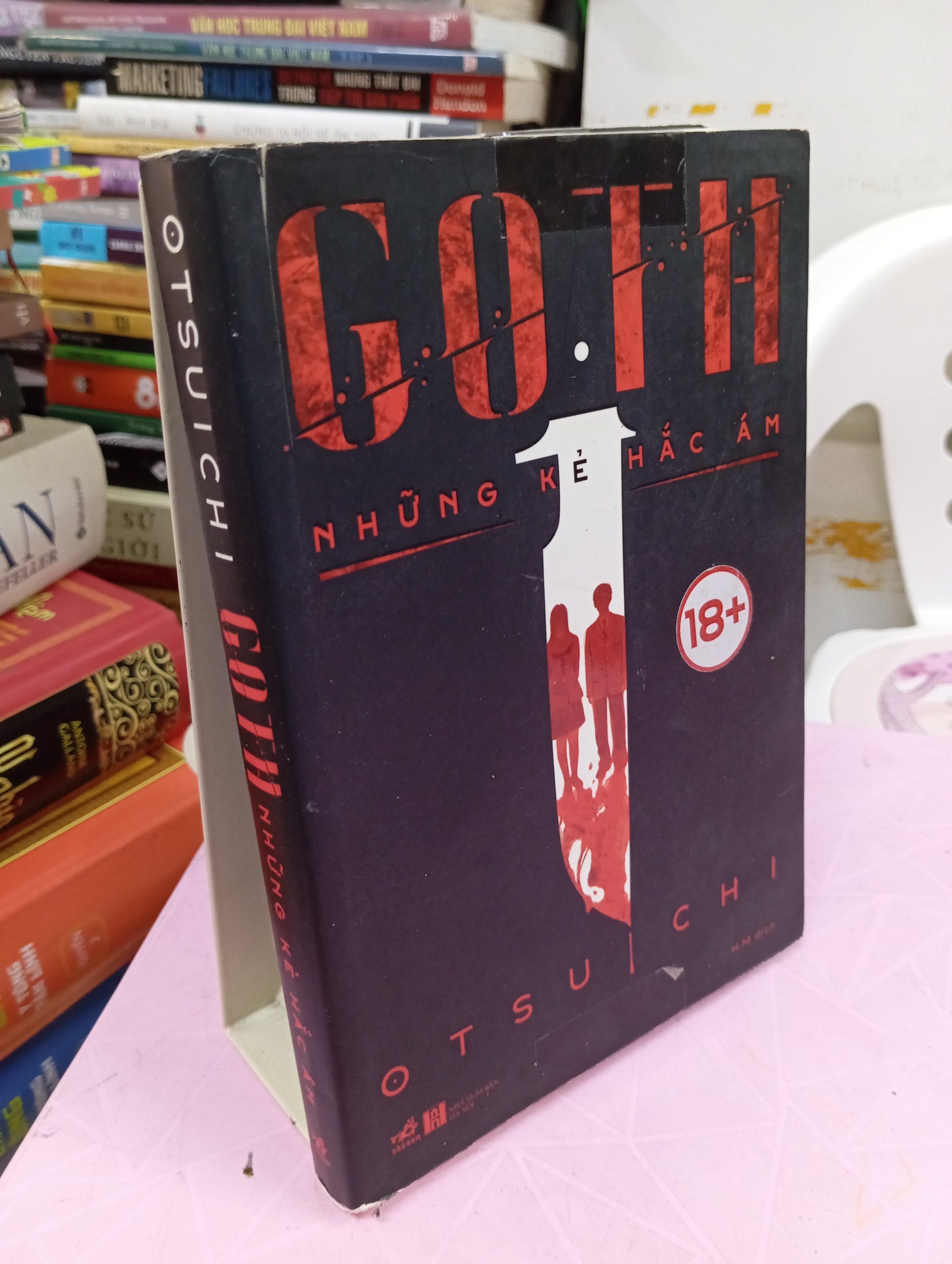 Goth – Những Kẻ Hắc Ám | Tiểu thuyết trinh thám kinh dị nổi tiếng của Otsuichi Goth – Những Kẻ Hắc Ám | Tiểu thuyết trinh thám kinh dị nổi tiếng của Otsuichi