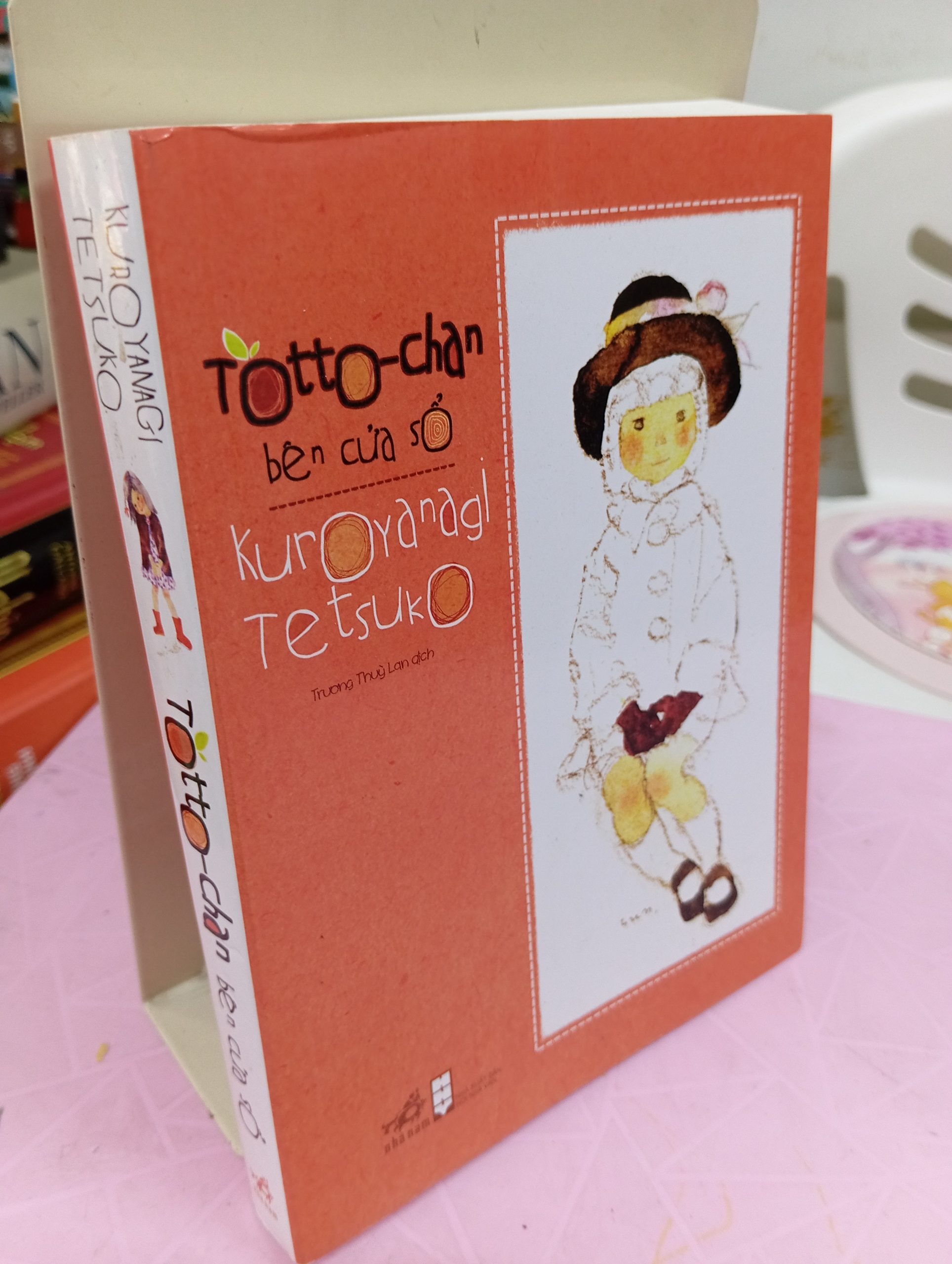 Totto-chan Bên Cửa Sổ – Cuốn sách tuổi thơ nổi tiếng của Nhật Bản Totto-chan Bên Cửa Sổ – Cuốn sách tuổi thơ nổi tiếng của Nhật Bản