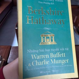 Berkshire Hathaway – Bài học đầu tư từ Warren Buffett & Charlie Munger | Sách kinh doanh