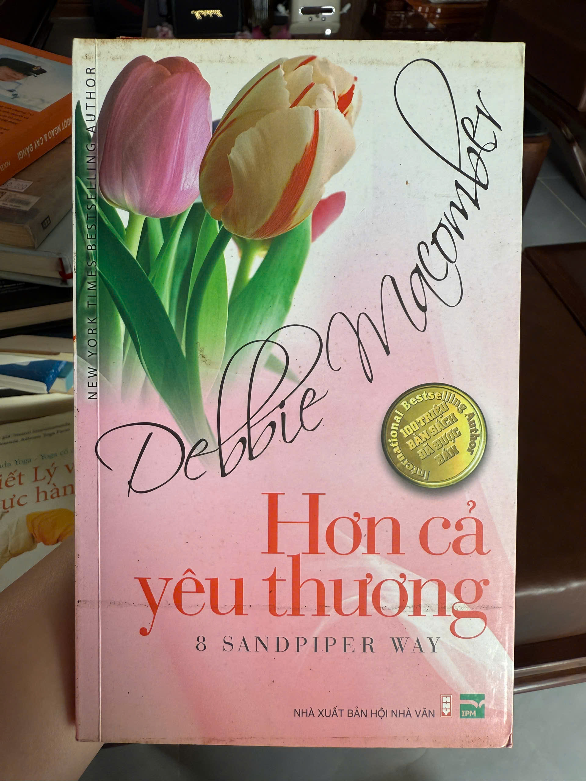 z7629405312328_db8d64098211231c0068f65eaaefb143 Hơn cả yêu thương, Debbie Macomber, 8 Sandpiper Way, tiểu thuyết tình cảm, sách chữa lành, Cedar Cove