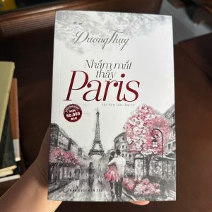 nhắm mắt thấy paris, dương thụy, sách tình cảm việt nam, tiểu thuyết lãng mạn, sách về paris, sách hay nên đọc, sách nxb trẻ, sách cũ giá tốt