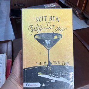 suit đen và giày cao gót, phạm anh thư, sách tản văn hay, sách tình cảm việt nam, sách cho phụ nữ hiện đại, sách chữa lành tình yêu