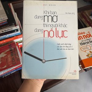 khi bạn đang mơ thì người khác đang nỗ lực, sách truyền động lực, sách phát triển bản thân, sách hay cho người trẻ, sách vượt lười biếng, sách kỹ năng sống