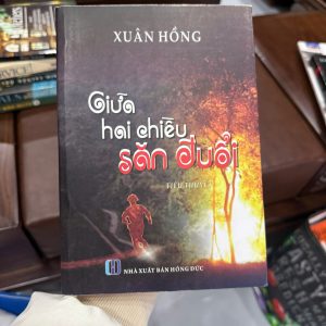 Giữa hai chiều săn đuổi, Xuân Hồng, tiểu thuyết trinh thám Việt Nam, sách tâm lý tội phạm, sách hồi hộp gay cấn, truyện Việt hay