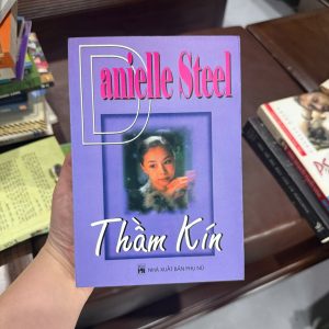 thầm kín danielle steel, tiểu thuyết tình cảm hay, sách ngôn tình phương tây, danielle steel novel, sách tình yêu sâu sắc